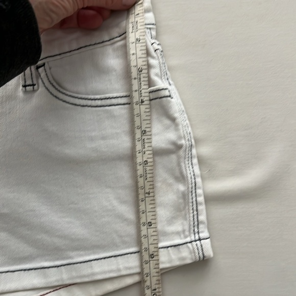 Levi’s Jean Shorts - Picture 3 of 5